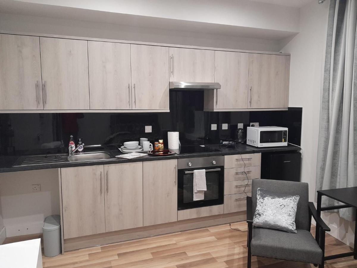 Mia Residence - Entire Studio Apartment - City View - London - Next To Ealing Broadway Station Eksteriør billede