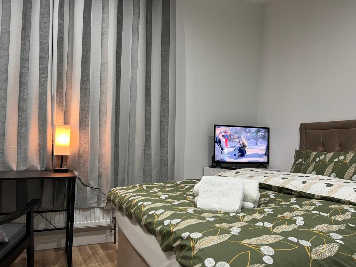 Mia Residence - Entire Studio Apartment - City View - London - Next To Ealing Broadway Station Eksteriør billede