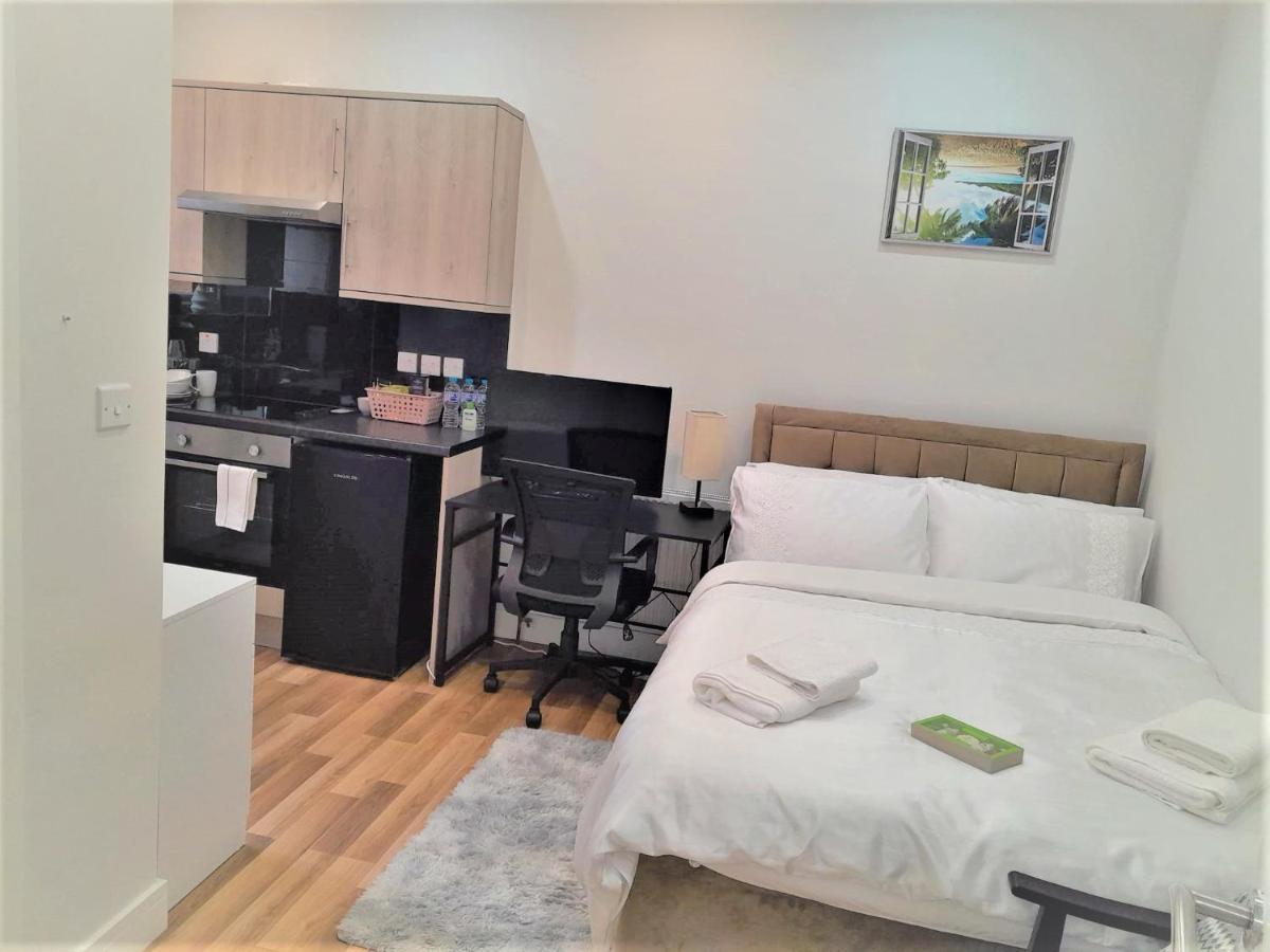 Mia Residence - Entire Studio Apartment - City View - London - Next To Ealing Broadway Station Eksteriør billede