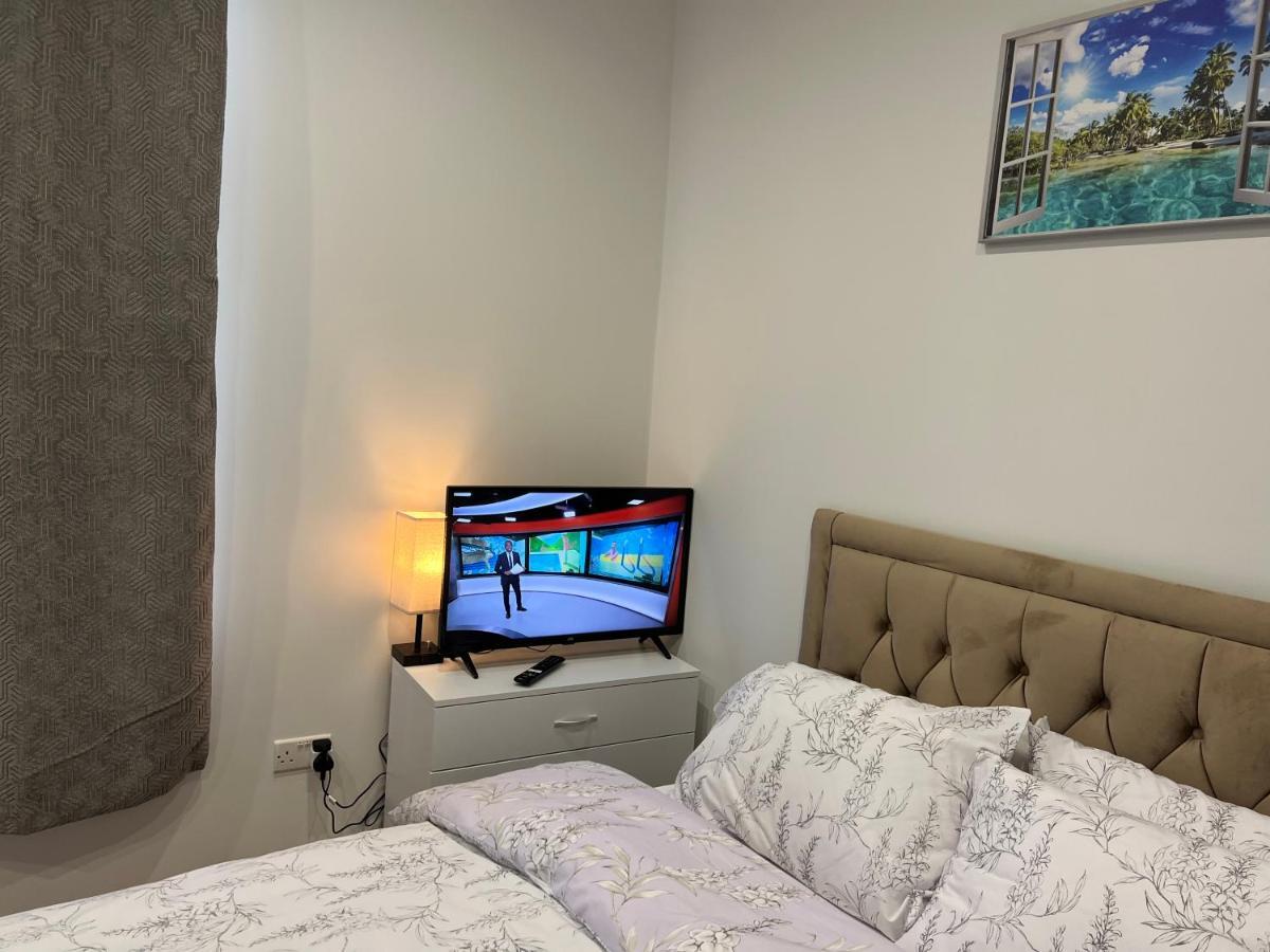 Mia Residence - Entire Studio Apartment - City View - London - Next To Ealing Broadway Station Eksteriør billede