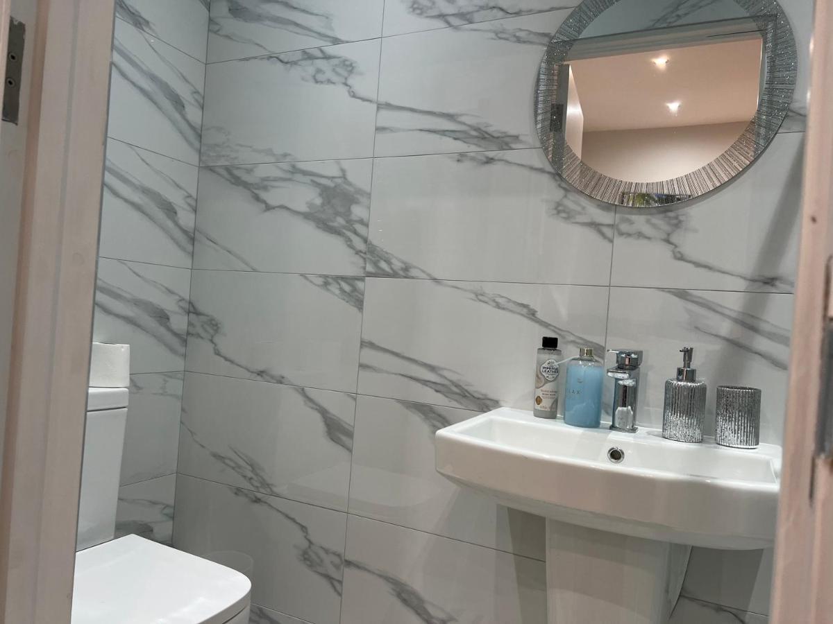 Mia Residence - Entire Studio Apartment - City View - London - Next To Ealing Broadway Station Eksteriør billede