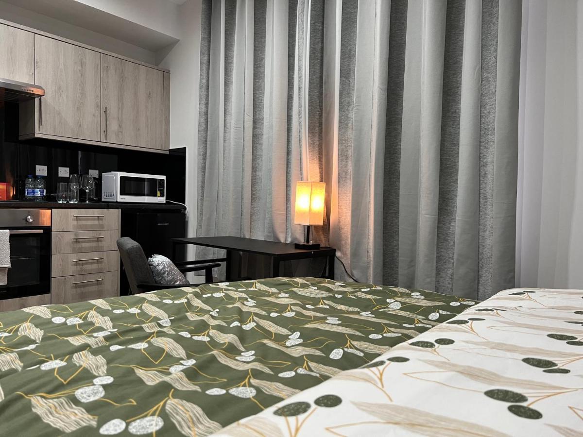 Mia Residence - Entire Studio Apartment - City View - London - Next To Ealing Broadway Station Eksteriør billede