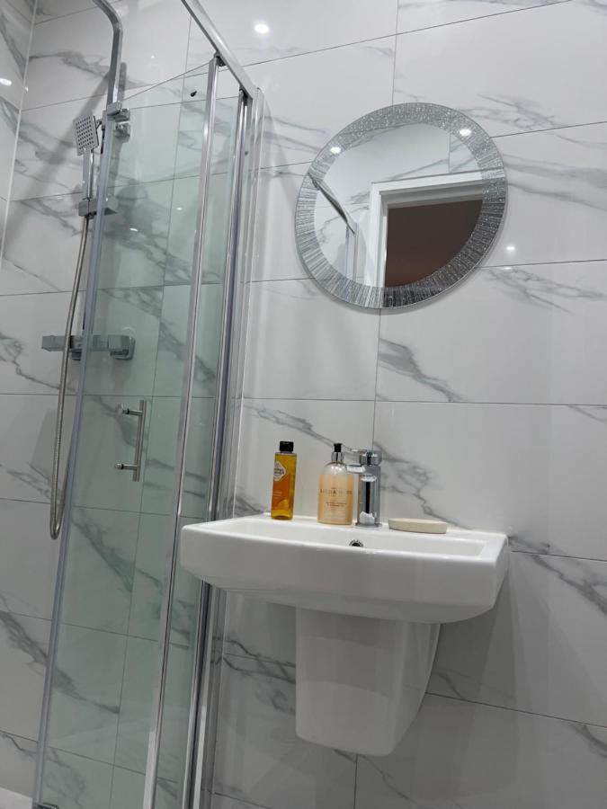 Mia Residence - Entire Studio Apartment - City View - London - Next To Ealing Broadway Station Eksteriør billede