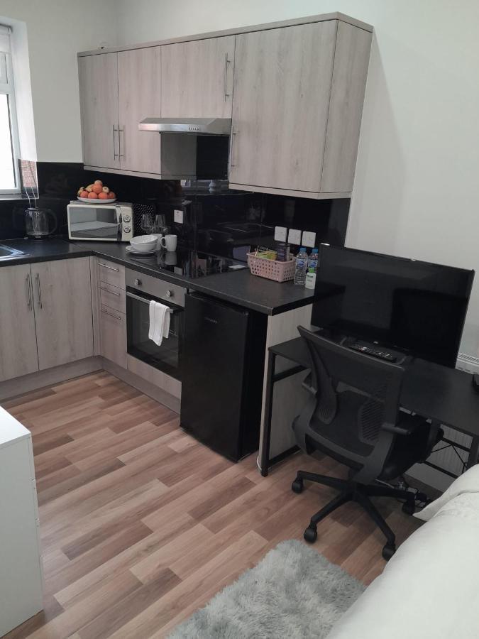 Mia Residence - Entire Studio Apartment - City View - London - Next To Ealing Broadway Station Eksteriør billede
