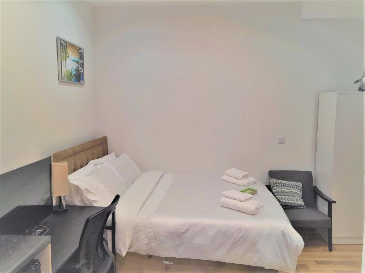 Mia Residence - Entire Studio Apartment - City View - London - Next To Ealing Broadway Station Eksteriør billede